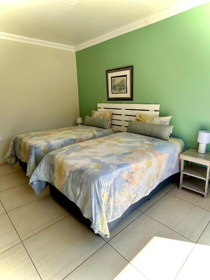 Protea Guesthouse ニューカッスル エクステリア 写真